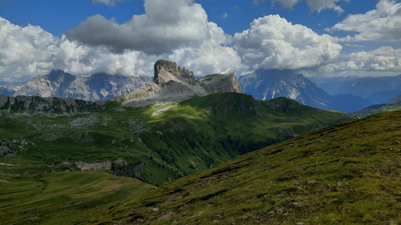 Il Becco di Mezzodì visto dal Mondeval