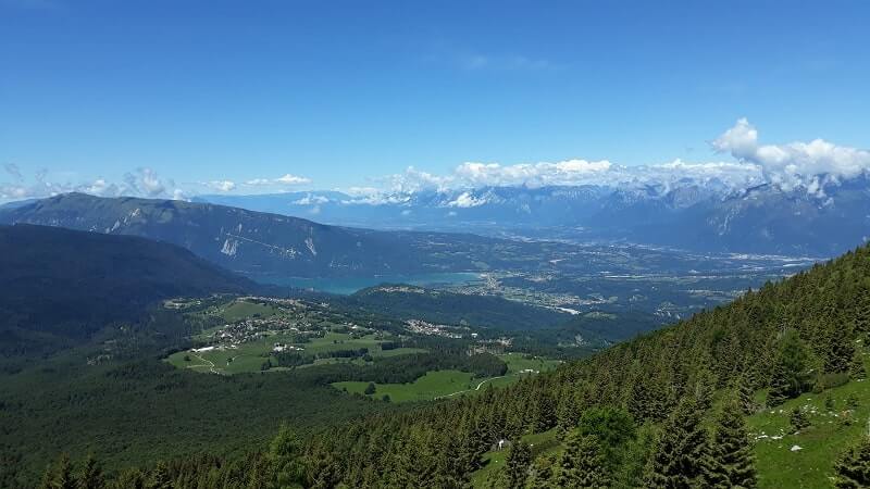 Vista sul Lago di Santa Croce e sulla Valbelluna